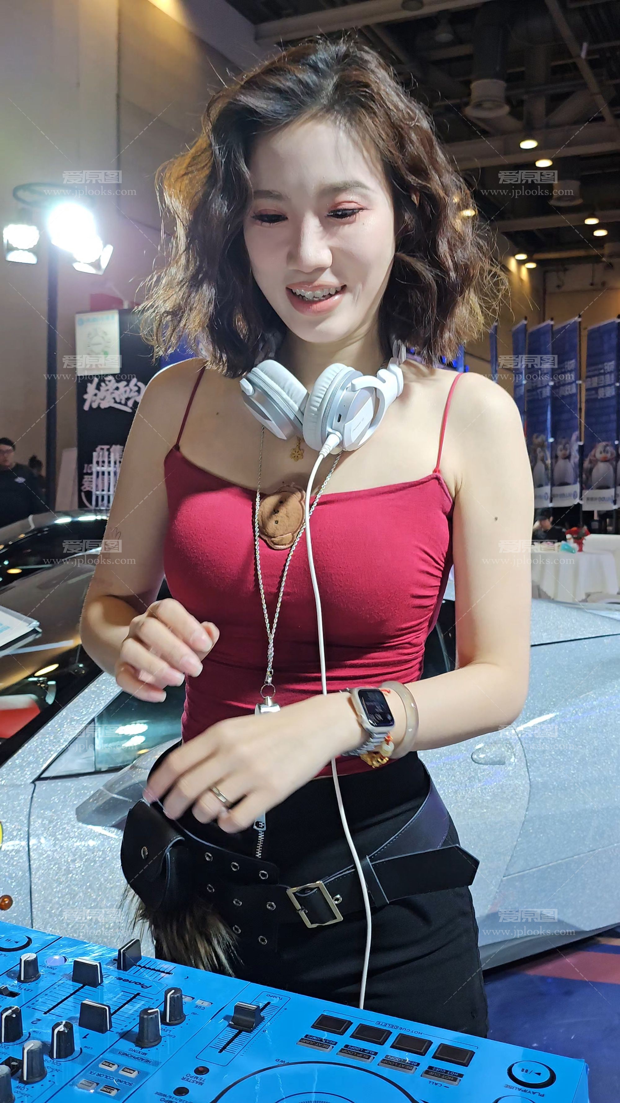 动感的DJ靓妹4K-6min.mp4_20250410_134143.289.jpg