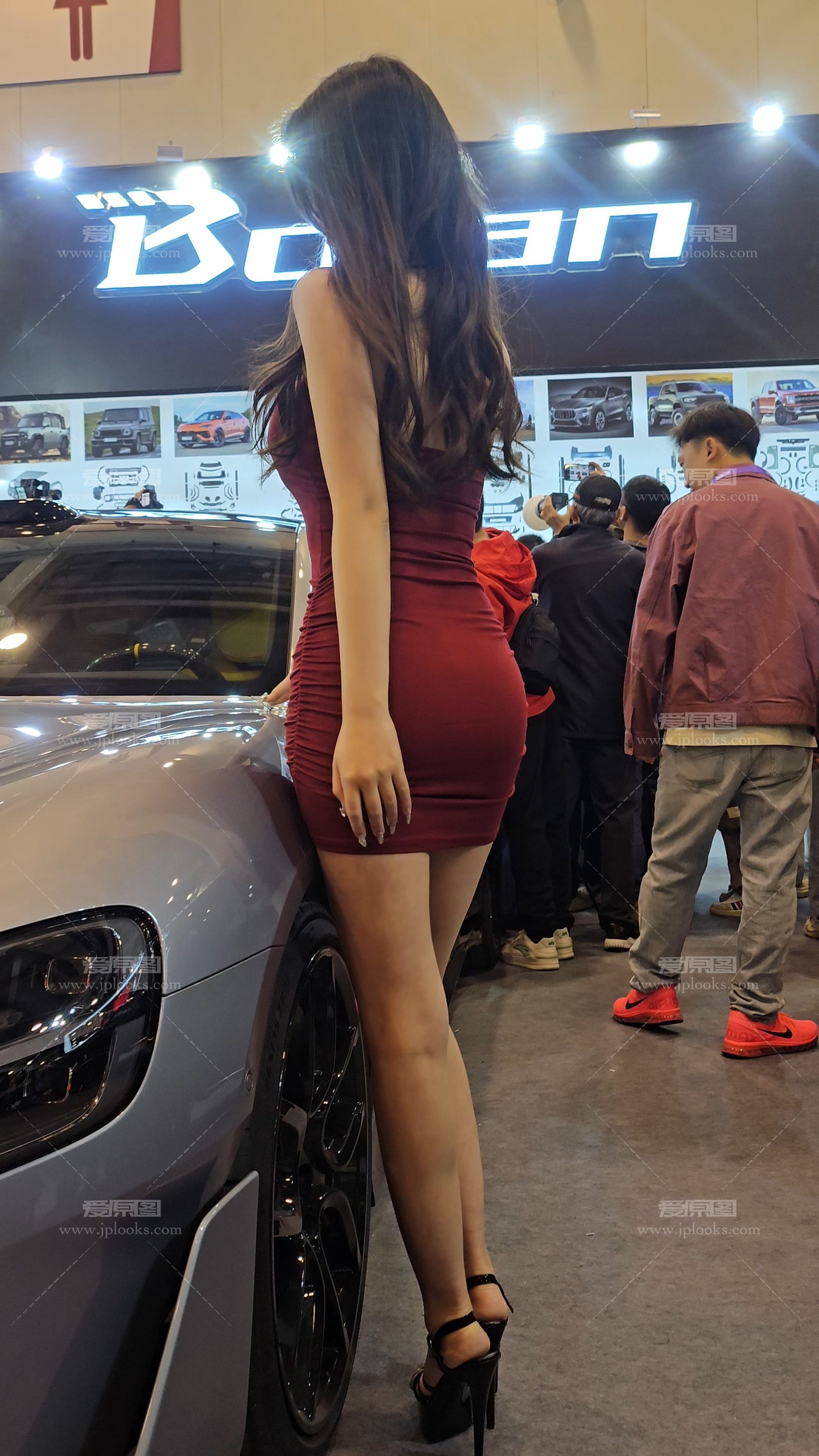 她很火但我不认识4K5min.mp4_20250419_113413.920.jpg