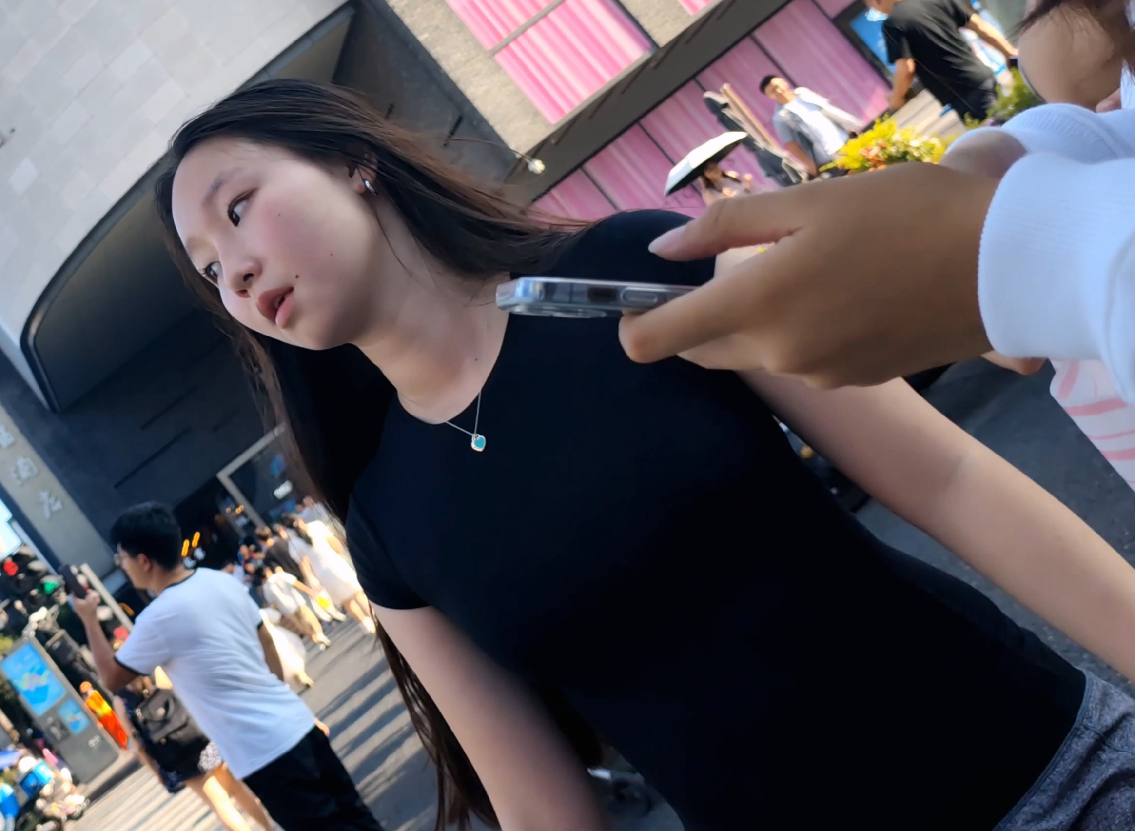 978468471.mp4_20250820_084251.697.jpg
