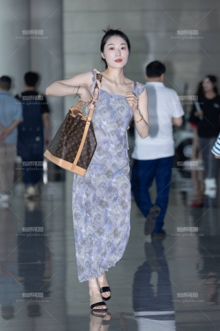 LB006-22P 展会邂逅白嫩气质美脚少妇