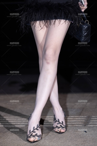 LB070-156P 上海时装周-粉嫩白皙玉腿高跟美足低胸少妇