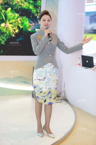 韵味海航少妇空姐献唱【套图➕视频】