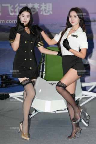 两个短丝妹子选谁了99P