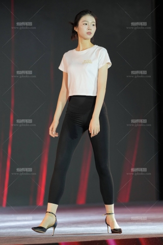 选美还是瑜伽裤勒的紧338P