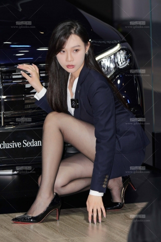 25车展不同主播丝袜性感闪亮有一位是曾经的空姐猜对有奖