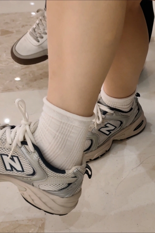 勾脚的白皙美肉腿美女frsweg7454